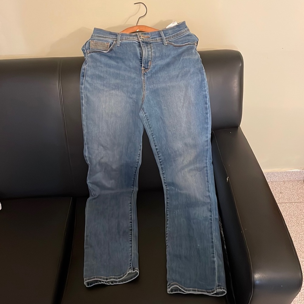 Size 29 Perfectly Straight Levi jeans . Great condition